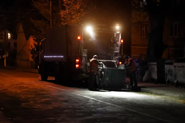 garbage collecting truck garbage collecting truck